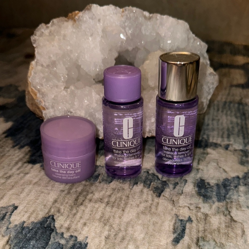 Clinique Take The Day Off Skincare Set - Purple